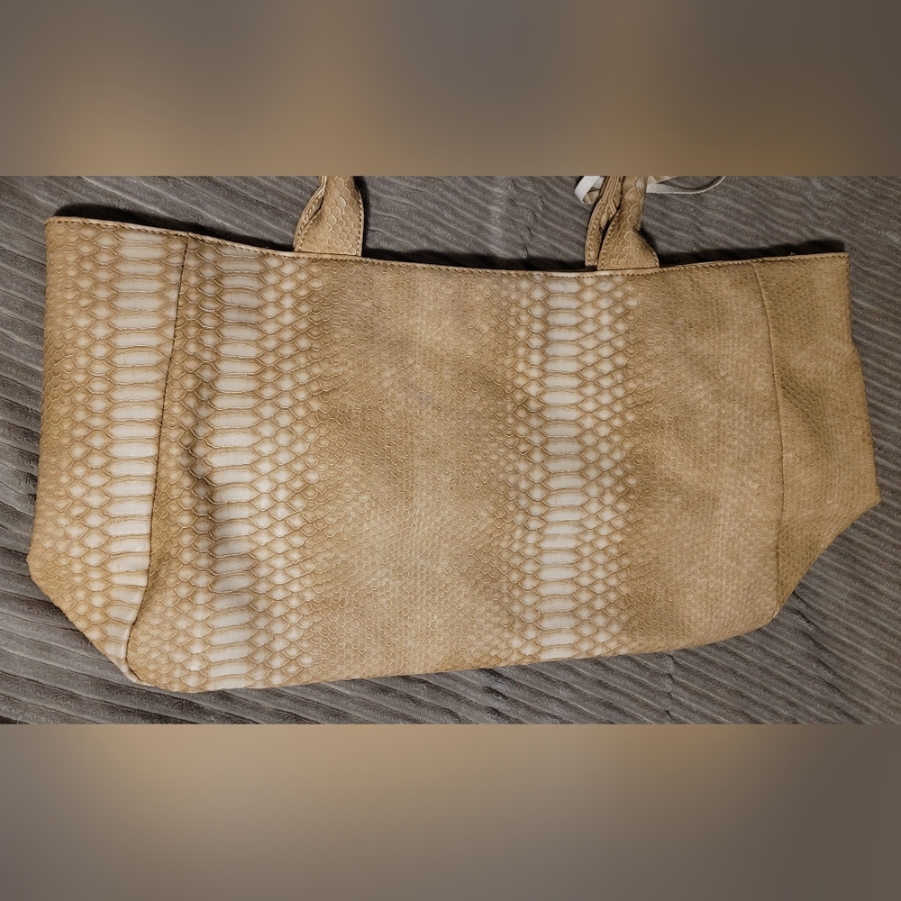 Penelope Ann Seeet City Tan Faux Snake Skin Textured Tote - Picture 3 of 12